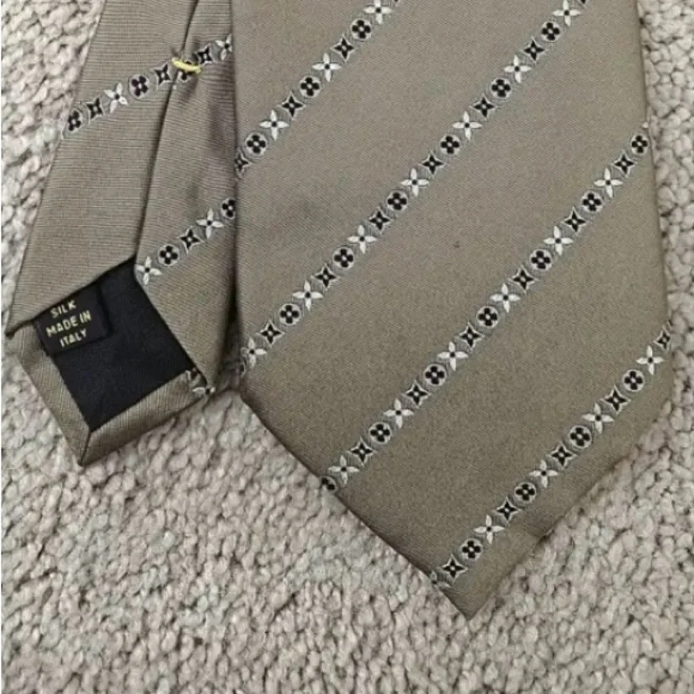 LOUIS VUITTON Bias Monogram Tie - Picture 2 of 6